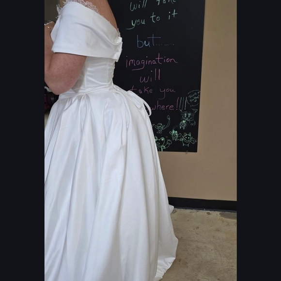 Ivory wedding dress - Picture 12 of 15